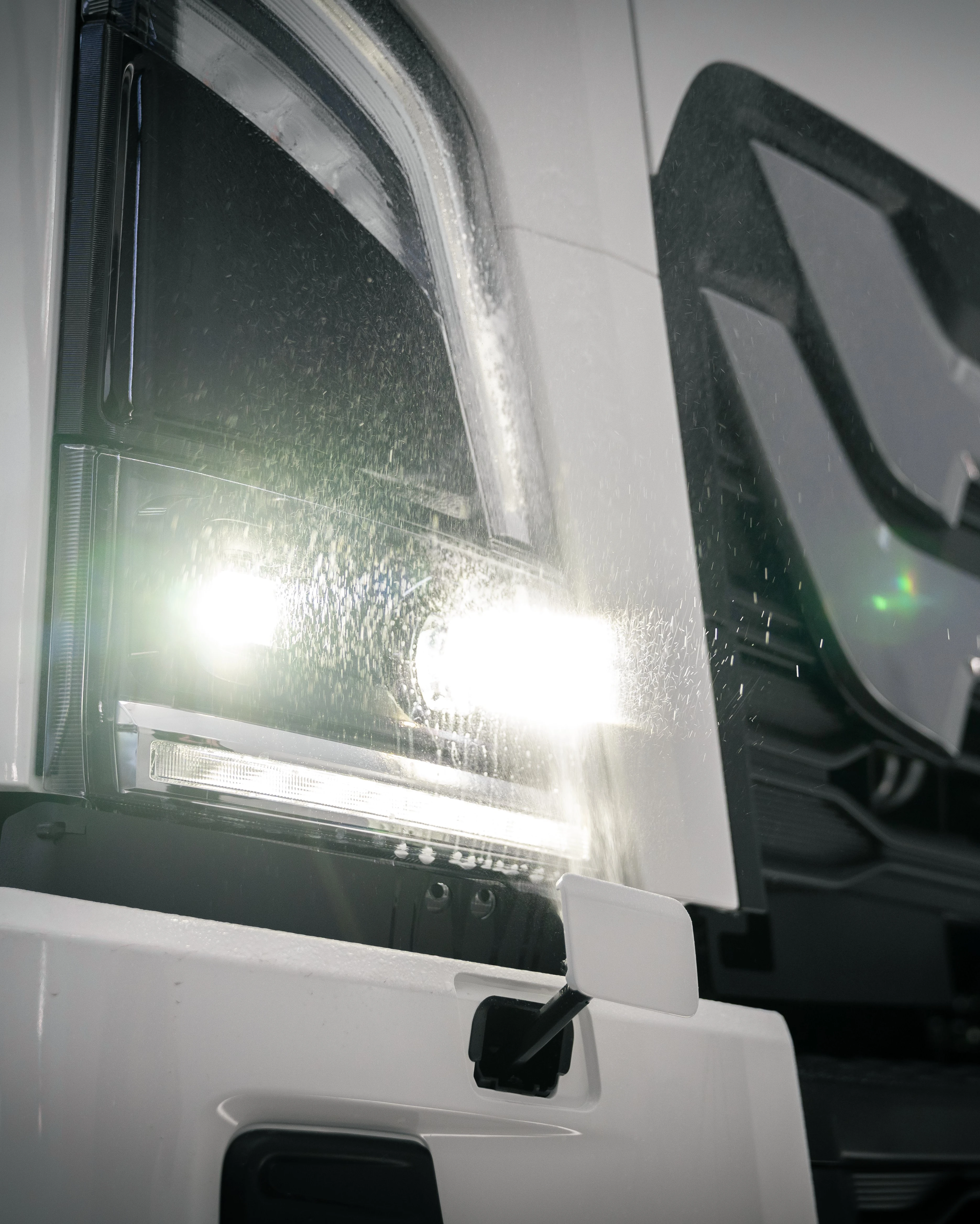 Faros Bi-Led delanteros y traseros y lavafaros