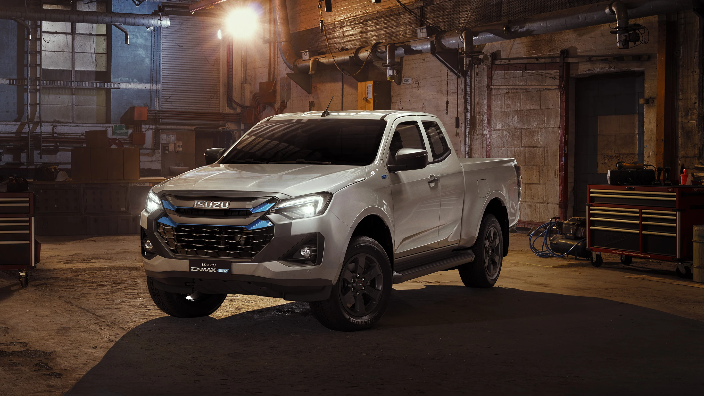 25MY ISUZU D MAX BEV EU LHD 7 Construction Loading EXT RBE Light on