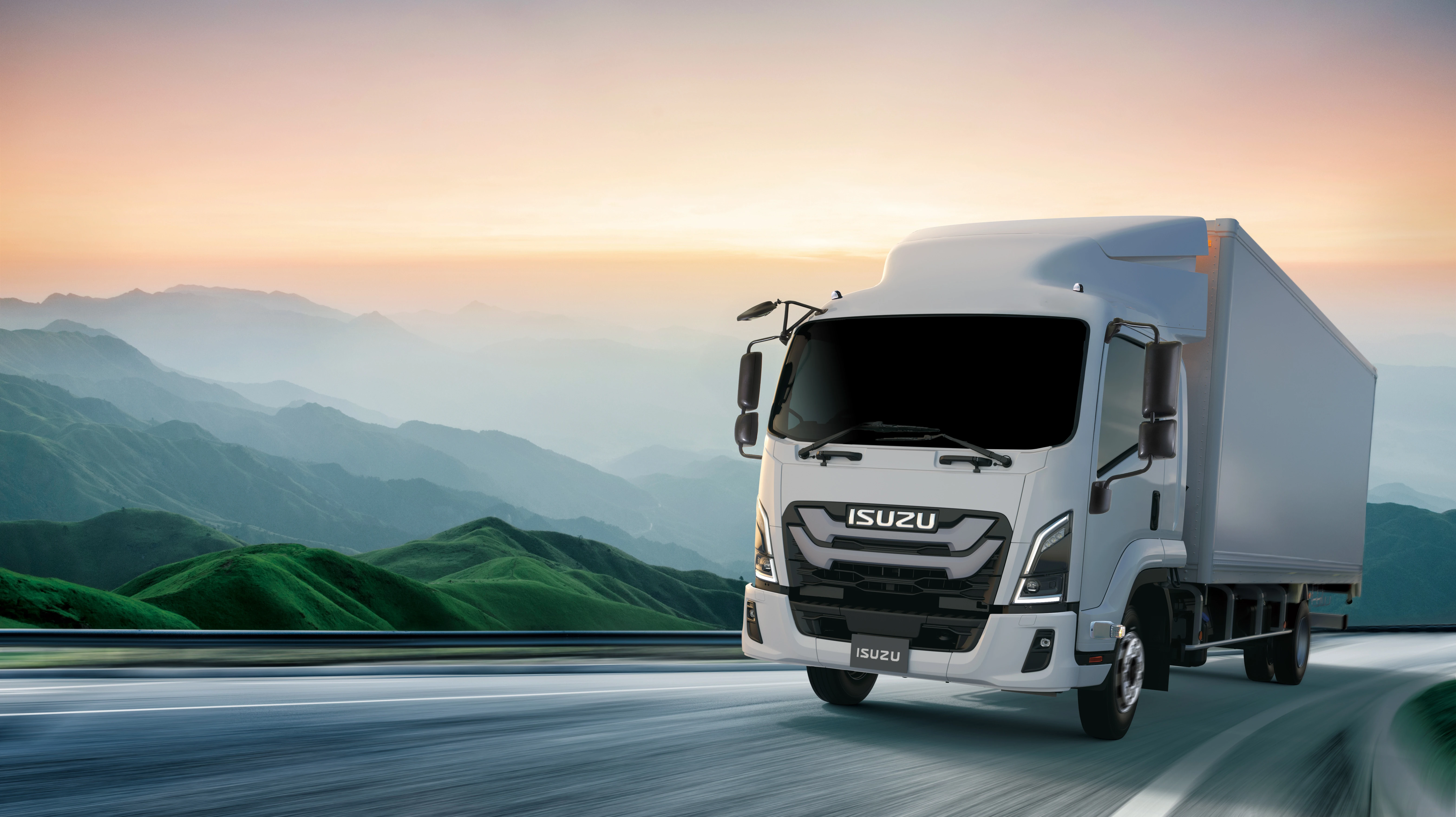 ISUZU Serie F sfondo strada