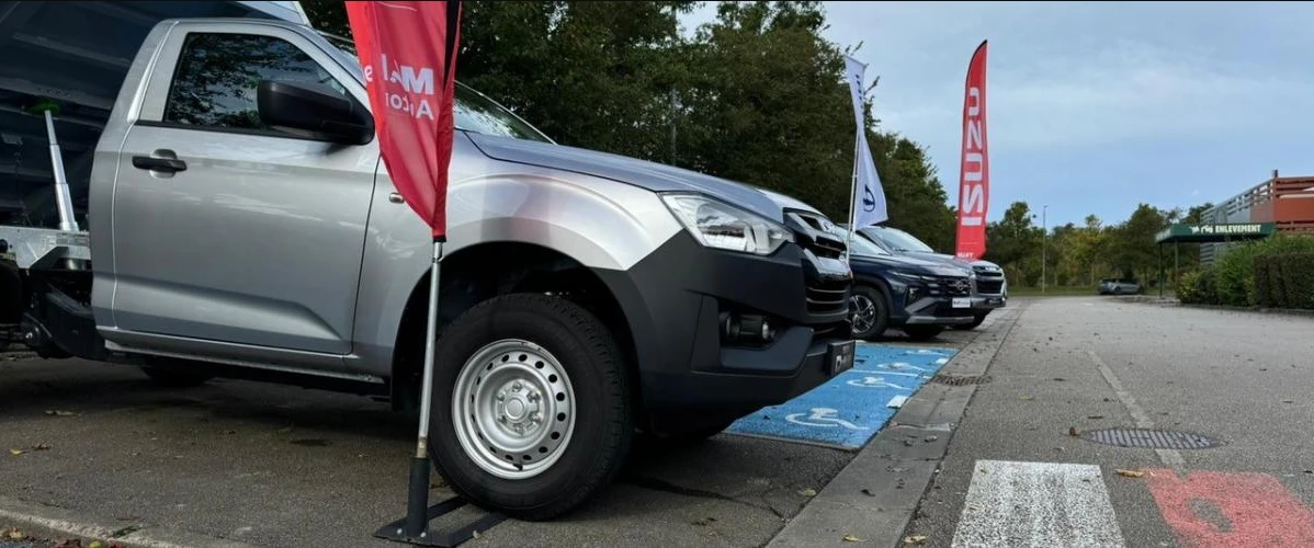 ISUZU Logic Automobiles