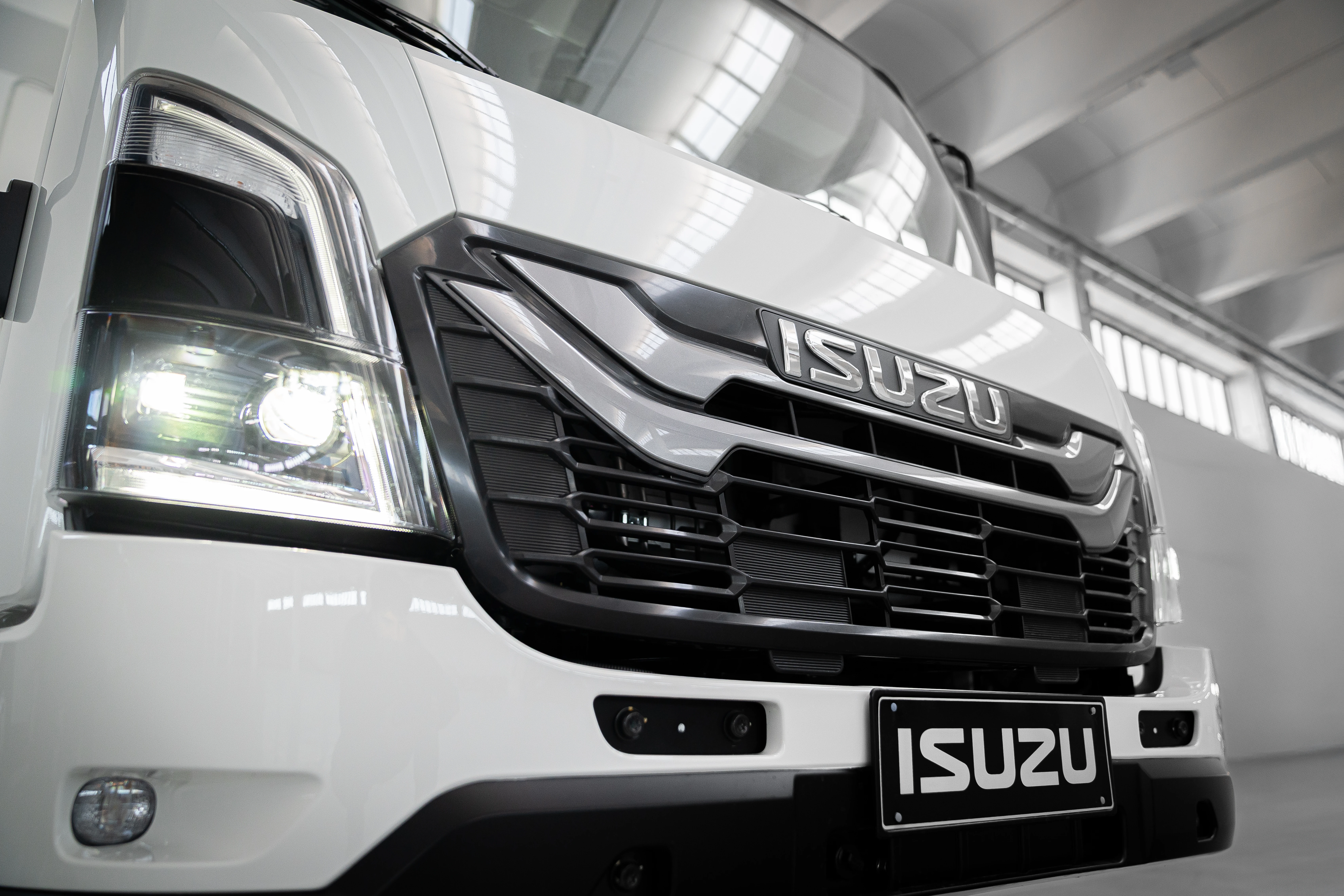 ISUZU DESIGN FRONTALE M27