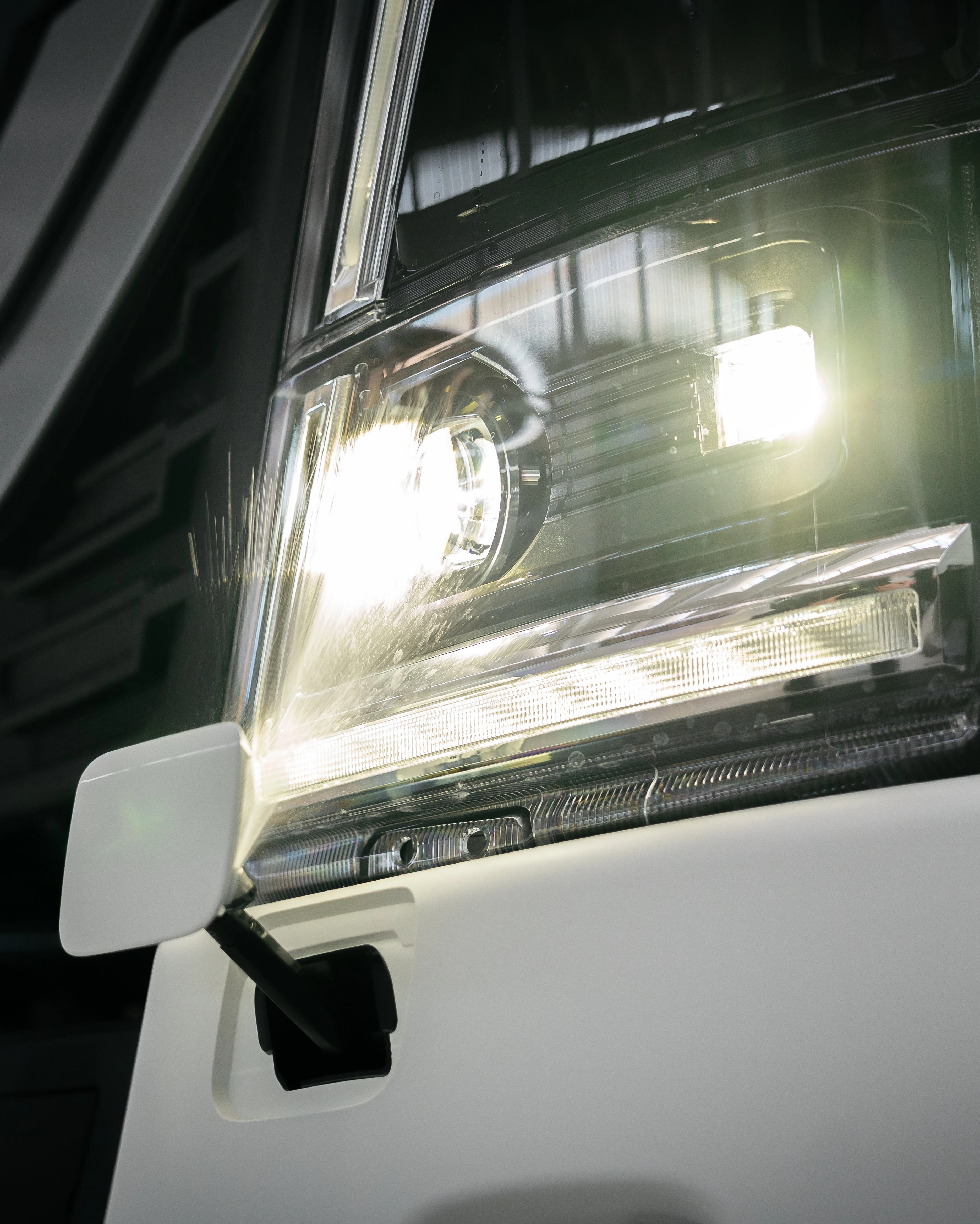 Phares avant et arrière Bi-LED