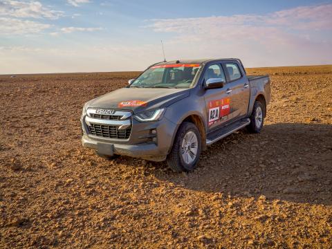 002Isuzu Dakar 2022.jpg