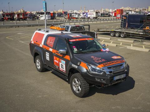 007Isuzu Dakar 2022.jpg